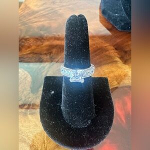 Avon Women's Sterling Silver 925 Cubic Zirconia Ring Size 6 NWOT